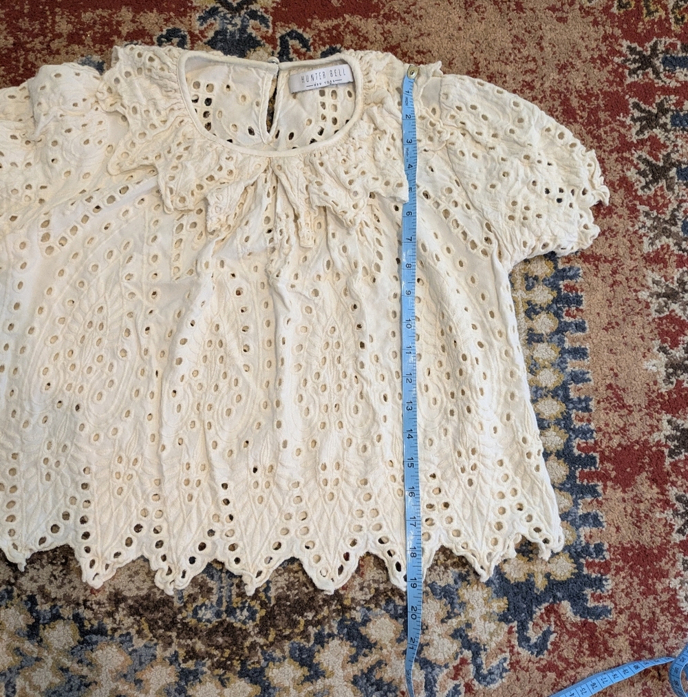 Elegant Cream Eyelet Lace Top - Picture 6 of 9
